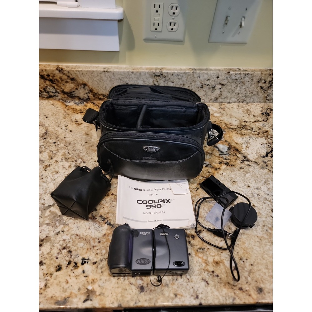 Nikon Coolpix 990 Digital Camera/case 512 Mb Memory Stick Untested As-IS Parts